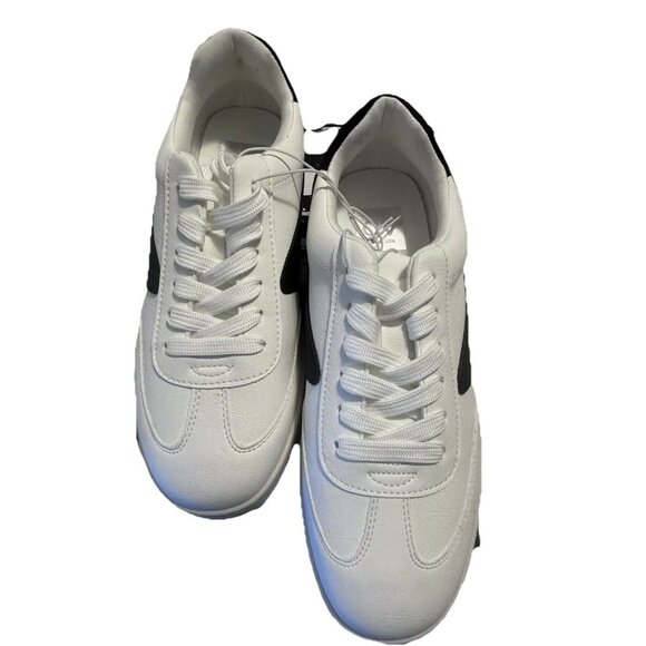 Womens Sneakers Size 7.5 White and Black Dolce Vita Vasser Walking Shoes Comfort - Picture 3 of 6